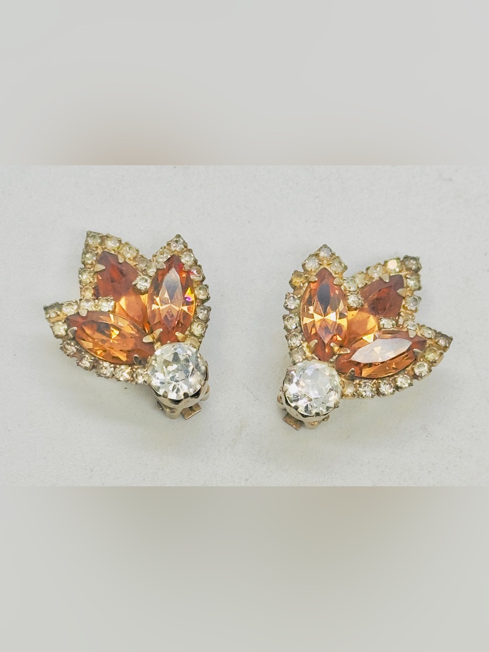 Vintage Weiss Amber Crystal Rhinestone Clip on Earrings Leaf Root Beer